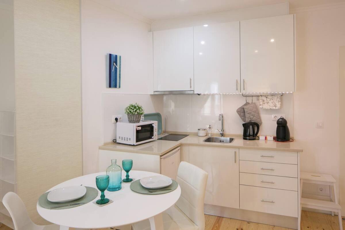 Central Turquoise Studio Apartment Lisbon Luaran gambar